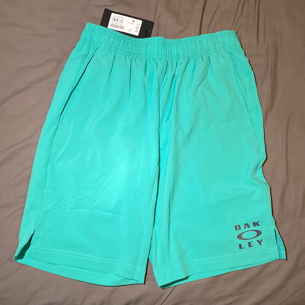 NWT Oakley Training Short 9 Size S